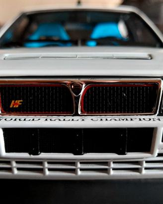 Kyosho Lancia Delta Integrale HF Martini 1/18