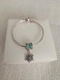 BRACCIALE RIGIDO PANDORA CON CHARM 