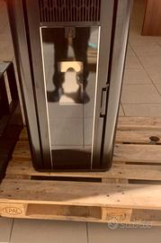 Stufa a pellet Unical colore nero nuova mai usata