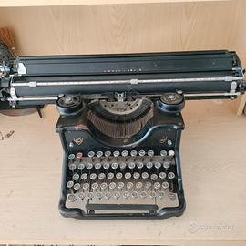 Macchina da scrivere Olivetti  M40