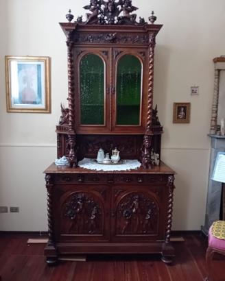 Antica credenza in noce