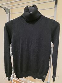 Maglie camicie e pantaloni stock 6