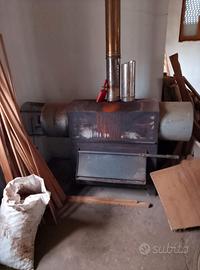 Stufa a legna adatta per capannoni