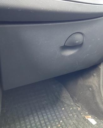 Cassetto portaoggetti DACIA DUSTER del 2012
