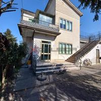 CAVARZERE CENTRO - CASA SINGOLA DIVISA IN DUE APPA