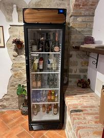 Vetrina acqua, vino e bibite per ristorazione