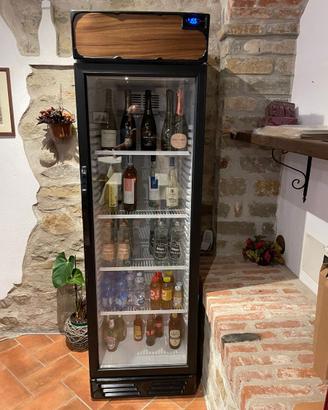 Vetrina acqua, vino e bibite per ristorazione
