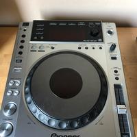 Coppia Pioneer CDJ 850 e mixer