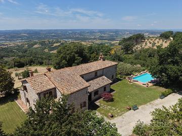 Casale a Guardea