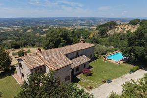 Casale a Guardea