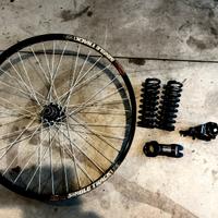 Pezzi mountainbike + porta bici magnetico