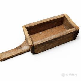 Vecchio stampo artigianale per burro, in legno.