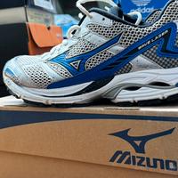 Mizuno Wave Laser