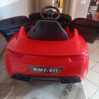 macchina porsche rossa