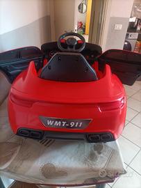 macchina porsche rossa