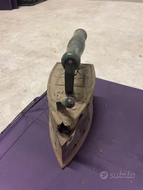 Ferro da stiro antico