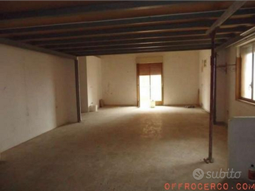 Magazzino a Lucca Centro