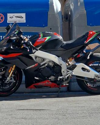 Aprilia rsv4 1100 factory 2021