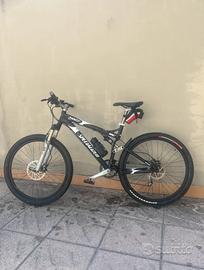 Bicicletta Mountain Bike specialized