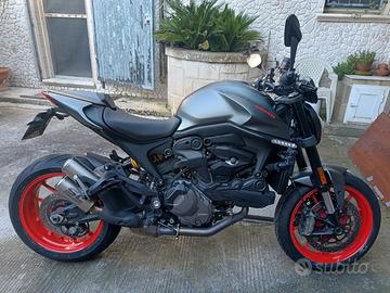 Ducati Monster 937 Plus aviator grey