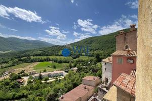 Appartamento di 100 m² con 2 locali a Sellano