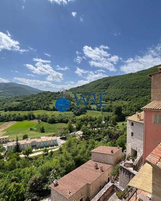Appartamento di 100 m² con 2 locali a Sellano