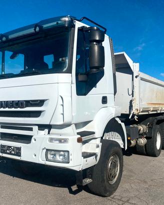Autocarro Iveco Trakker RIBALTABILE TRILATERALE 6x