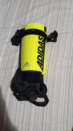 Coppia di parastinchi adidas 