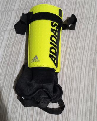 Coppia di parastinchi adidas 