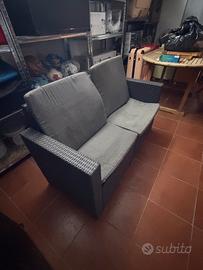 Divano, tavolo, sedie, stiro, mobiletti