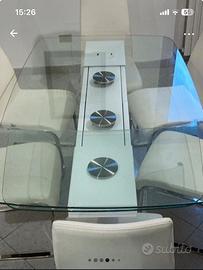 Tavolo in vetro con otto sedie