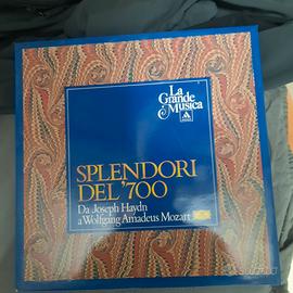 Cofanetto con 5 dischi