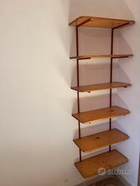Scaffale a parete stile industriale