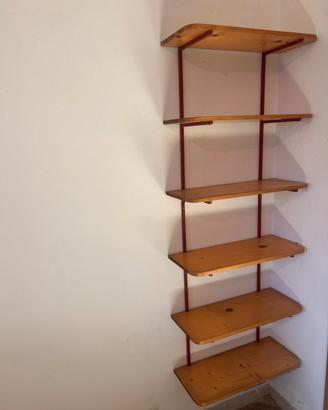 Scaffale a parete stile industriale