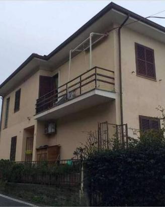 Immobile in asta di 166 m² con 3 locali a Cipressa