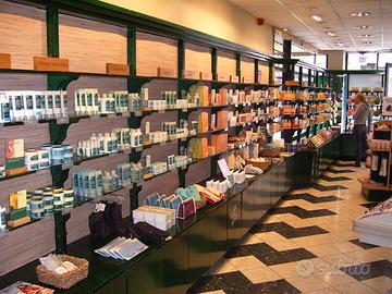 SANTA CROCE Negozio fronte via mq 800.UNICO