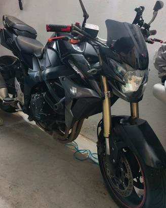Suzuki GSR 750 - 12/2011 - 32.800 km