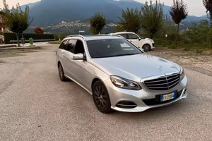 Mercedes 220 E station wagon 