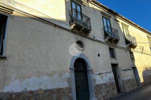 CASA SEMINDIPENDENTE A BISIGNANO