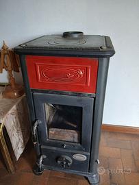 Stufa a legno e maiolica