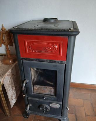 Stufa a legno e maiolica