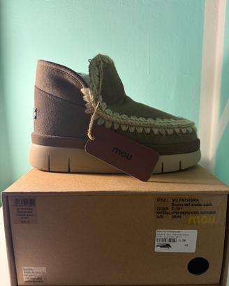MOU sneaker