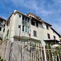 CASA SEMINDIPENDENTE A GENOVA