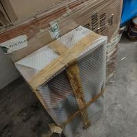 Cassettiera ciliegio e pensile bagno con specchio