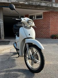 Scarabeo 50 2t bianco