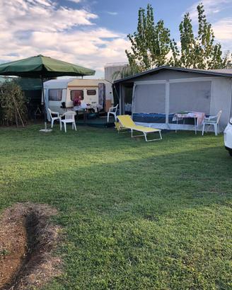 Terreno con roulotte vicino al mare
