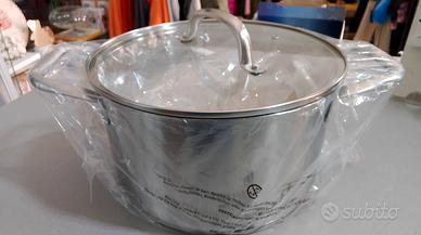 pentola con coperchio 