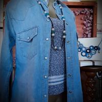 Camicia jeans, top canotta in maglia, collana 3 pz