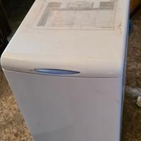 Lavatrice Whirlpool carica dall'alto.