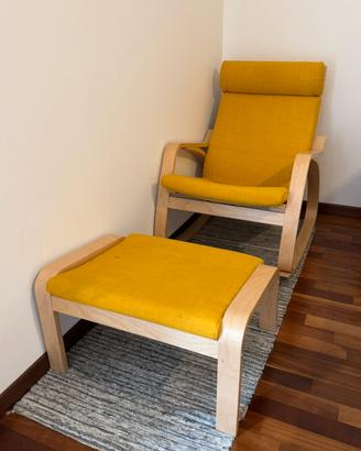 Sedia a dondolo con poggiapiedi Poang IKEA